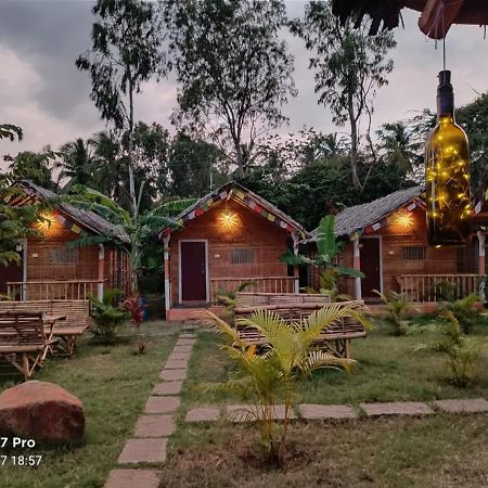 Island Vibes Hotell Hampi Exteriör bild